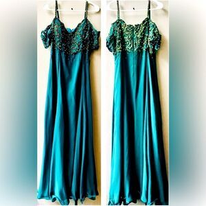 LINZAS CALIFORNIA VINTAGE FORMAL GREEN W/GOLD BEADED  COLD SHOULDER GOWN SIZE 16